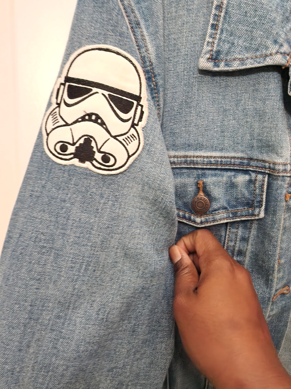 Old Navy Blue Denim Trucker Jacket with Patch Details - Picture 4 of 8